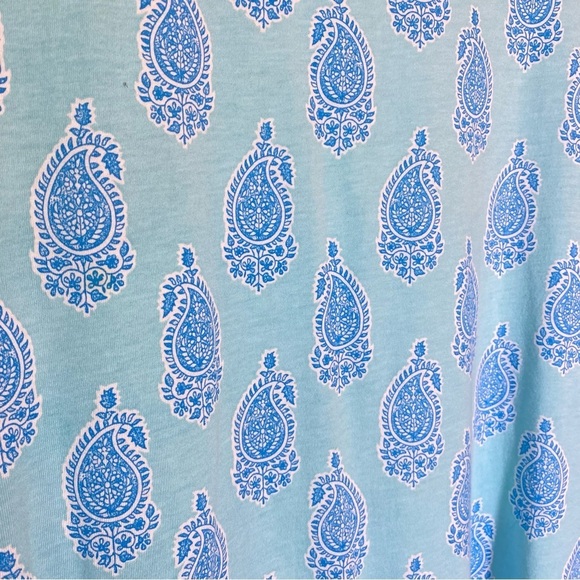 Crown & Ivy Women's size XL Blue paisley Short Sleeve Tee - Picture 3 of 5